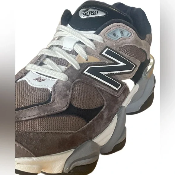 New Balance Unisex Sizing M 10.5 /W 12 9060 LifeStyle Shoes  display picture 1
